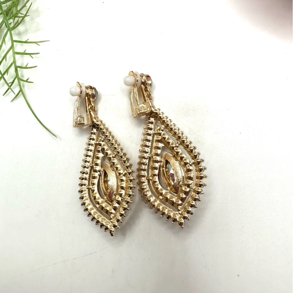 NEW⚜️Classy Ruby Red Crystal Drop Clip Earrings - Picture 4 of 7